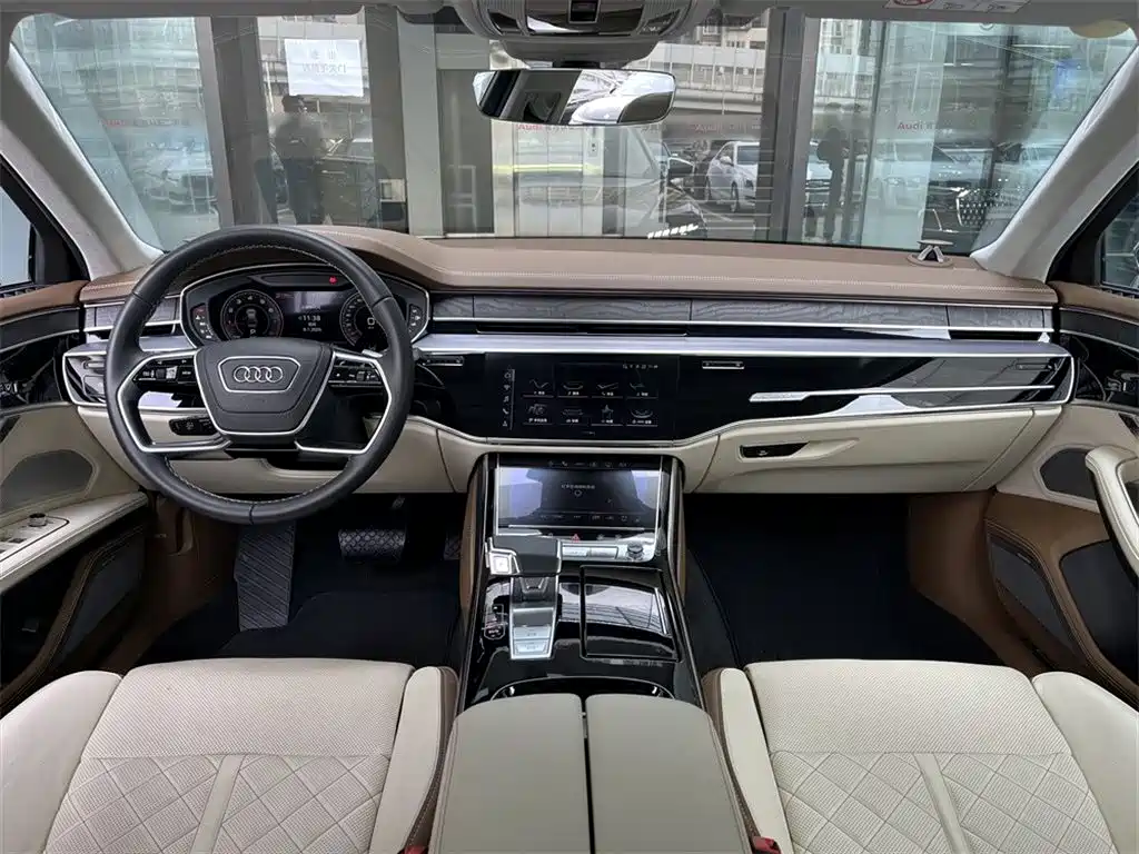 AUDI A8