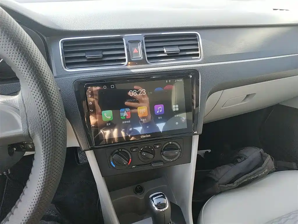Škoda Rapid 2015 1.6L Automatic Smart Selection фото 13