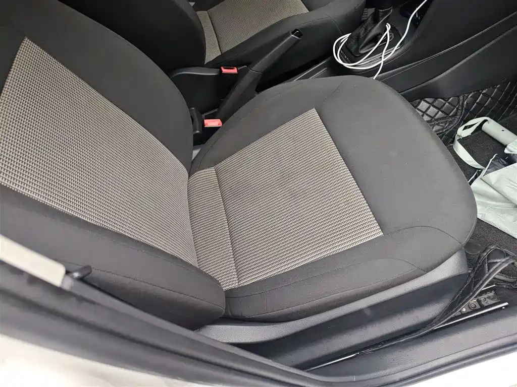 Volkswagen Polo 2016 1.4L Automatic Trend фото 25