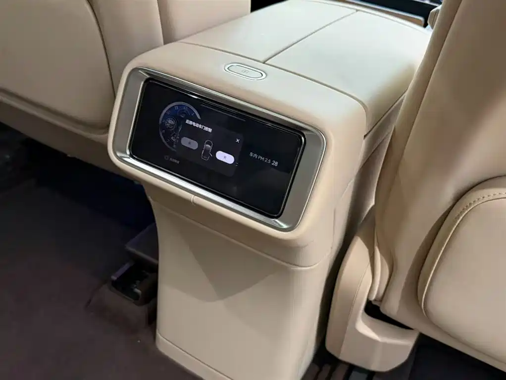 AITO Wenjie AITO M9 2025 Extended Range Ultra 52kWh 5-Seater фото 20