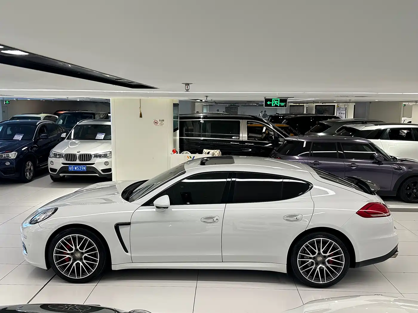 Porsche Panamera 2014 Panamera 4 3.0T фото 4