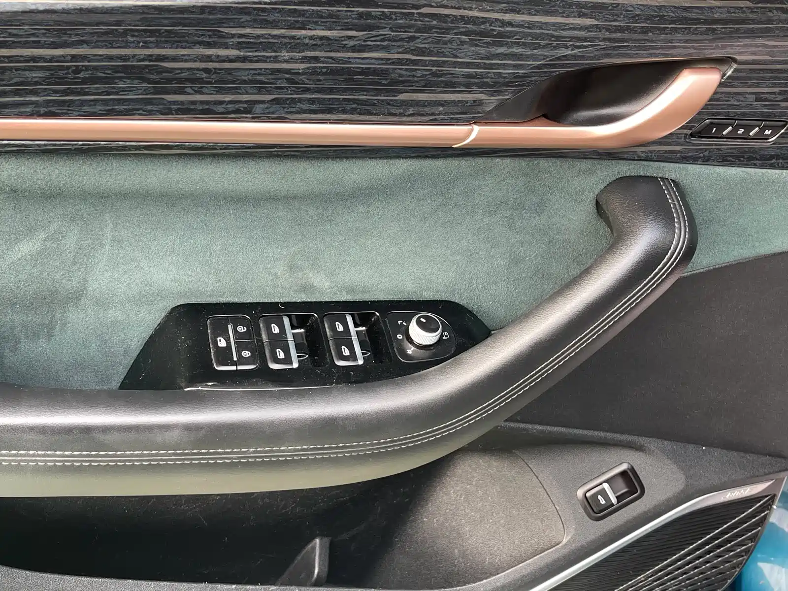 Фото 7 - Geely Monjaro