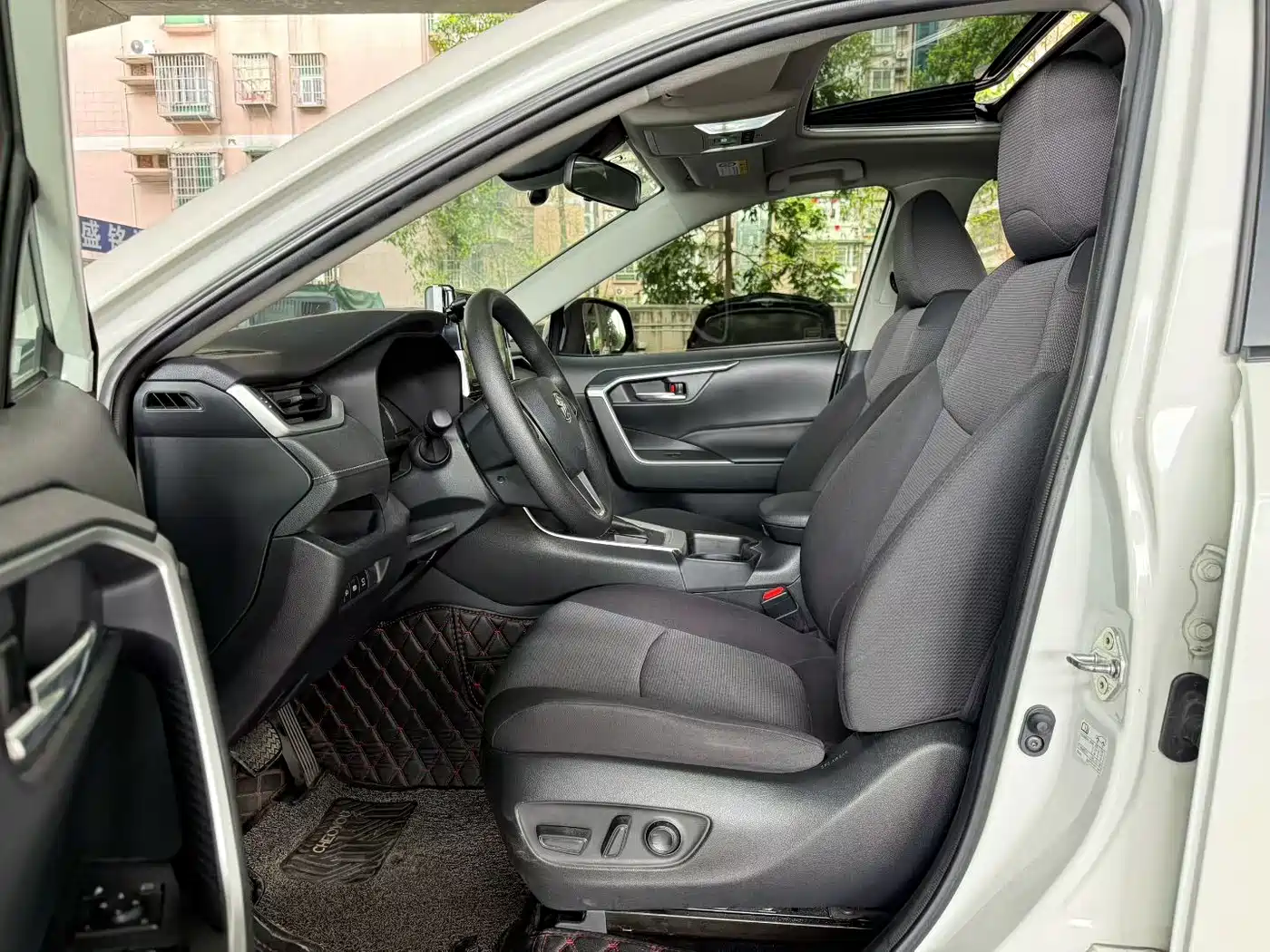Toyota RAV4 Rongfang 2020 2.0L CVT 2WD Trend Edition фото 5