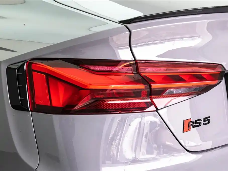Audi RS 5 2023 Model RS 5 2.9T Sportback Dark Gold Edition фото 30