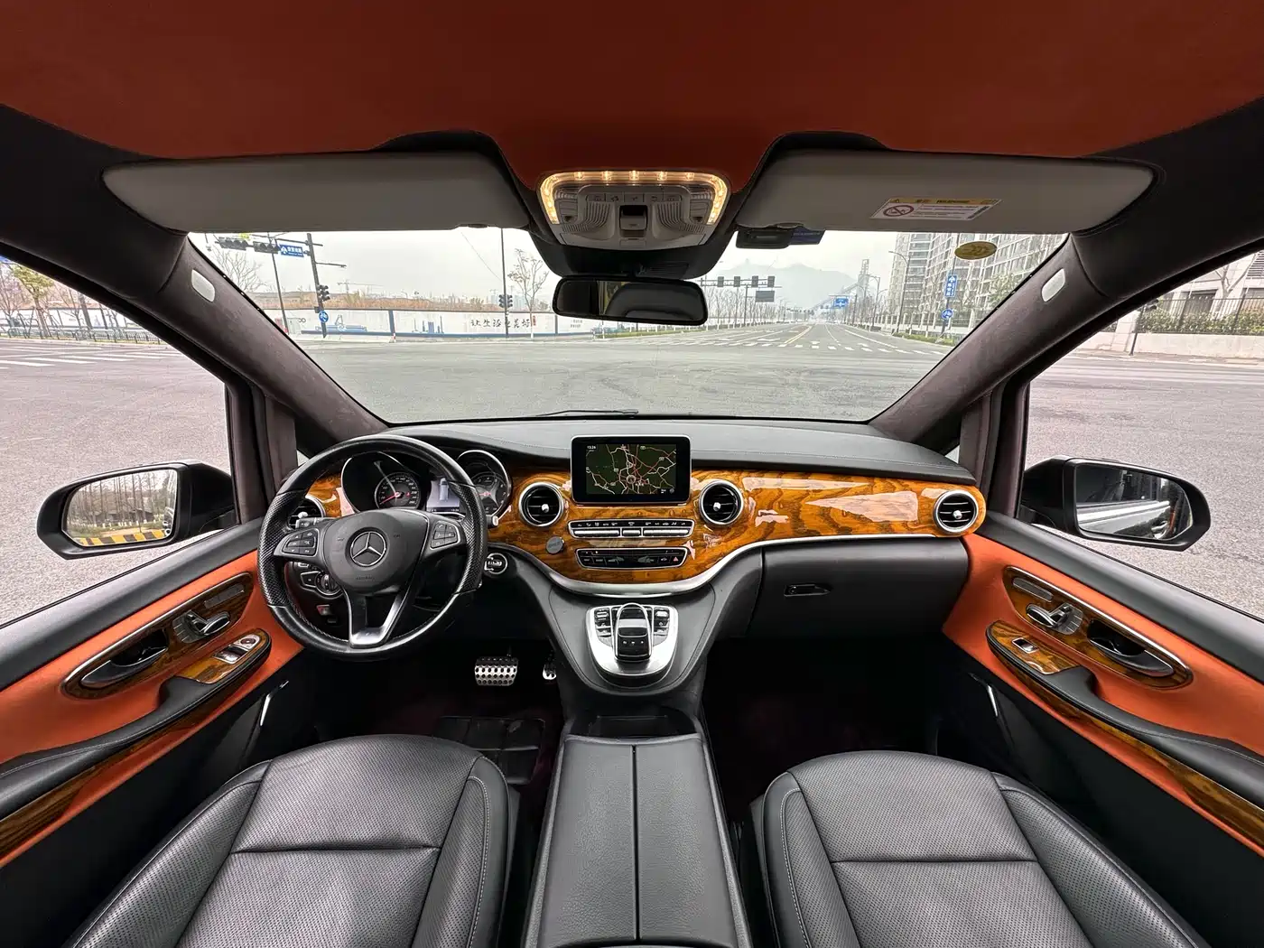 Mercedes-Benz V-Class 2017 Model V 260 L Premium Extended Edition фото 9