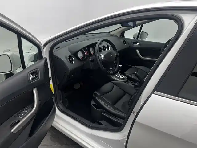 Peugeot 408 2013 2.0L Automatic Luxury Edition фото 6