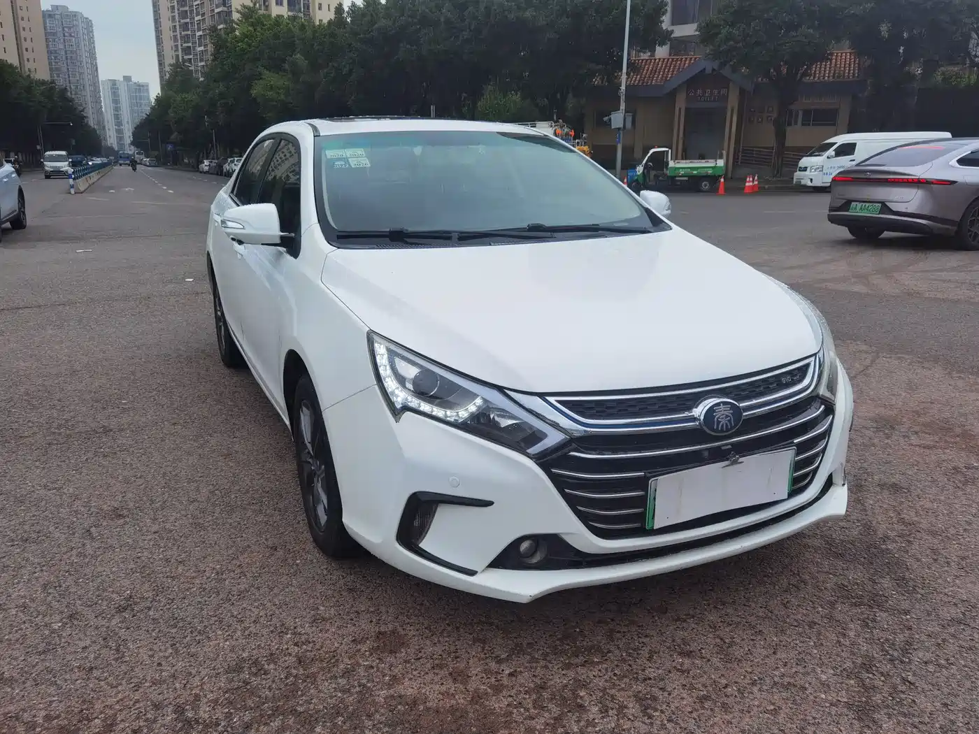BYD Qin New Energy 2017 1.5T Premium Model фото 3