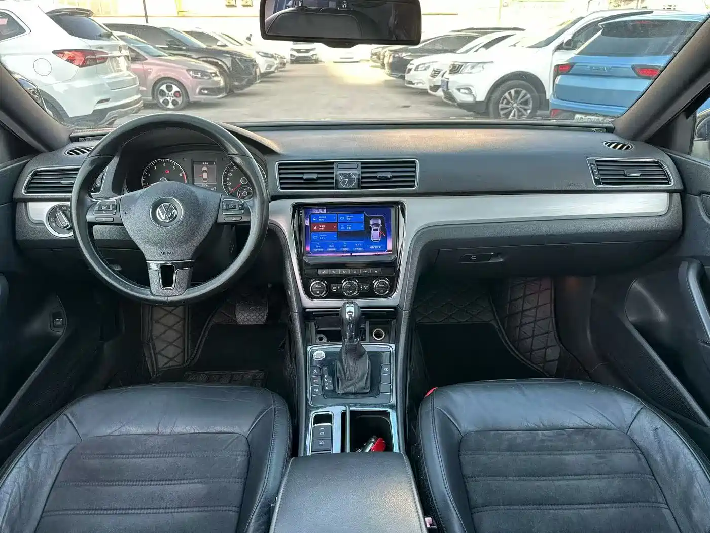 Volkswagen Passat 2011 2.0TSI DSG Royal Edition фото 4