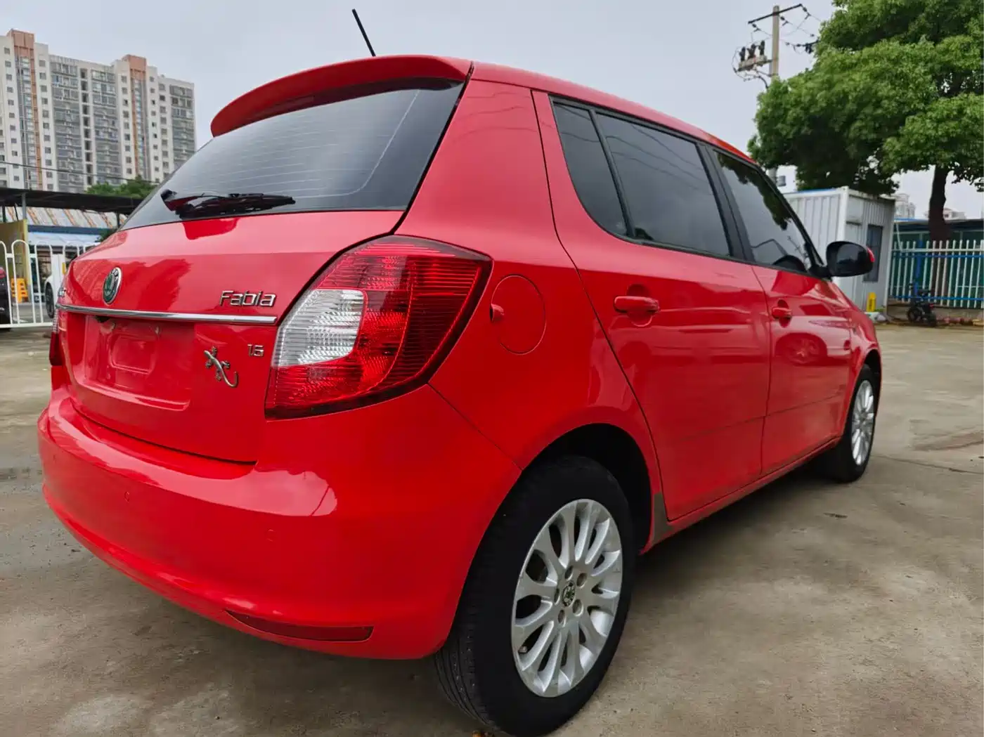 Škoda Fabia 2011 1.6L Automatic Crystal Enjoyment Edition фото 7