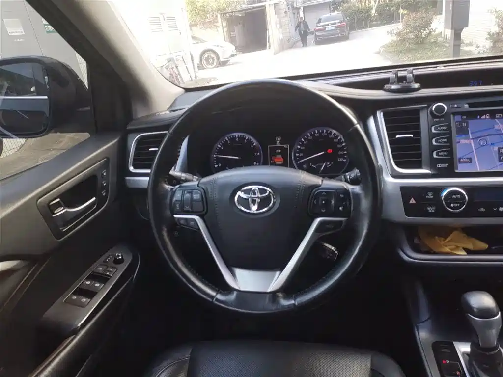 Toyota Highlander 2015 2.0T AWD Ultimate Edition 7-seater фото 3