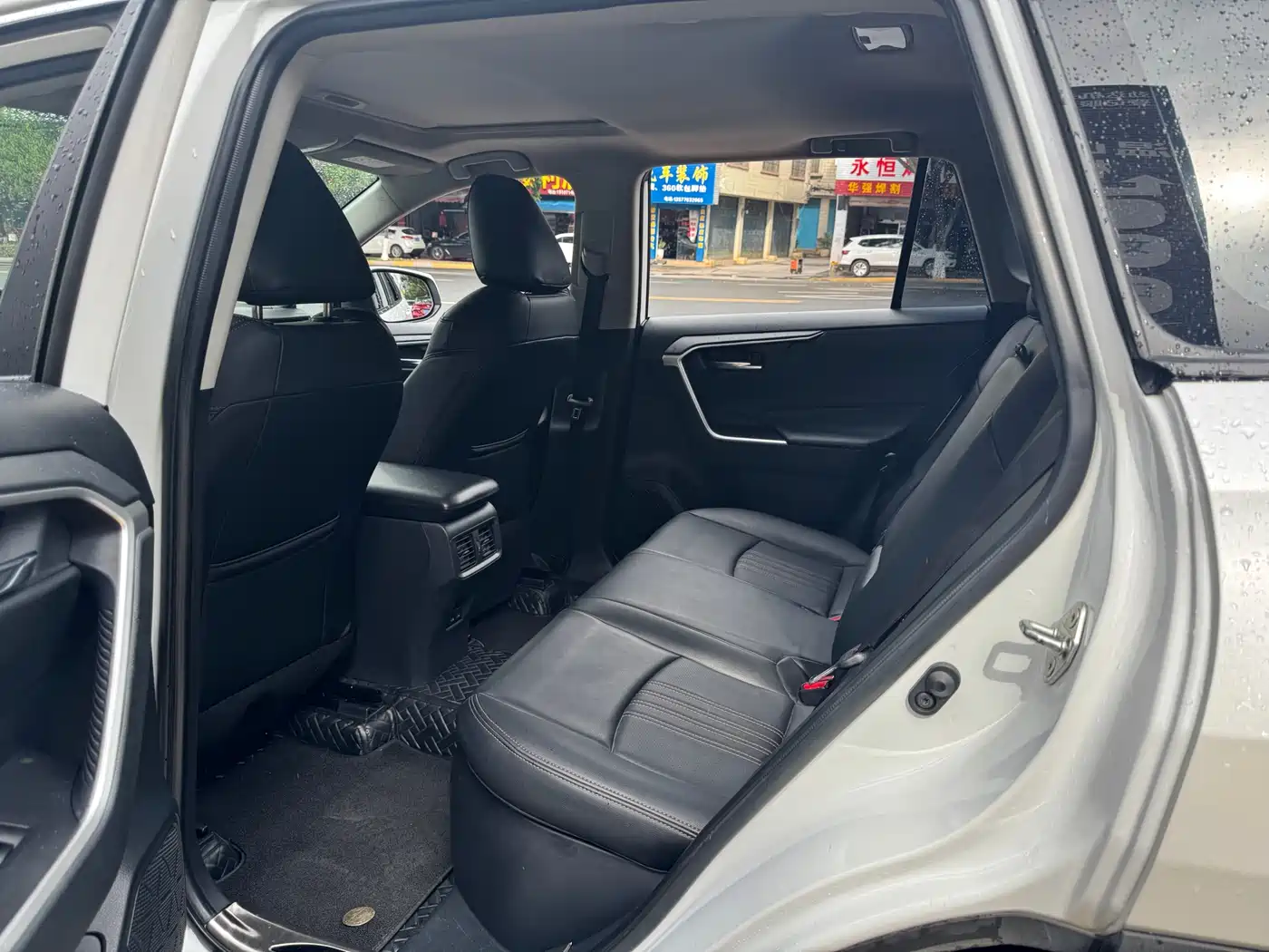 Toyota RAV4 Rongfang 2023 Hybrid 2.5L E-CVT 2WD Elite Edition фото 4