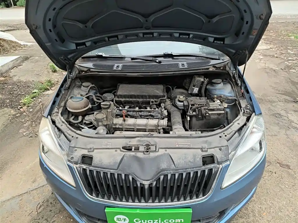 Škoda Fabia 2014 1.4L Manual Crystal Edition фото 20