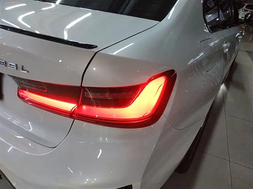 BMW 3 Series 2023 325Li M Sport Black Night Package фото 24