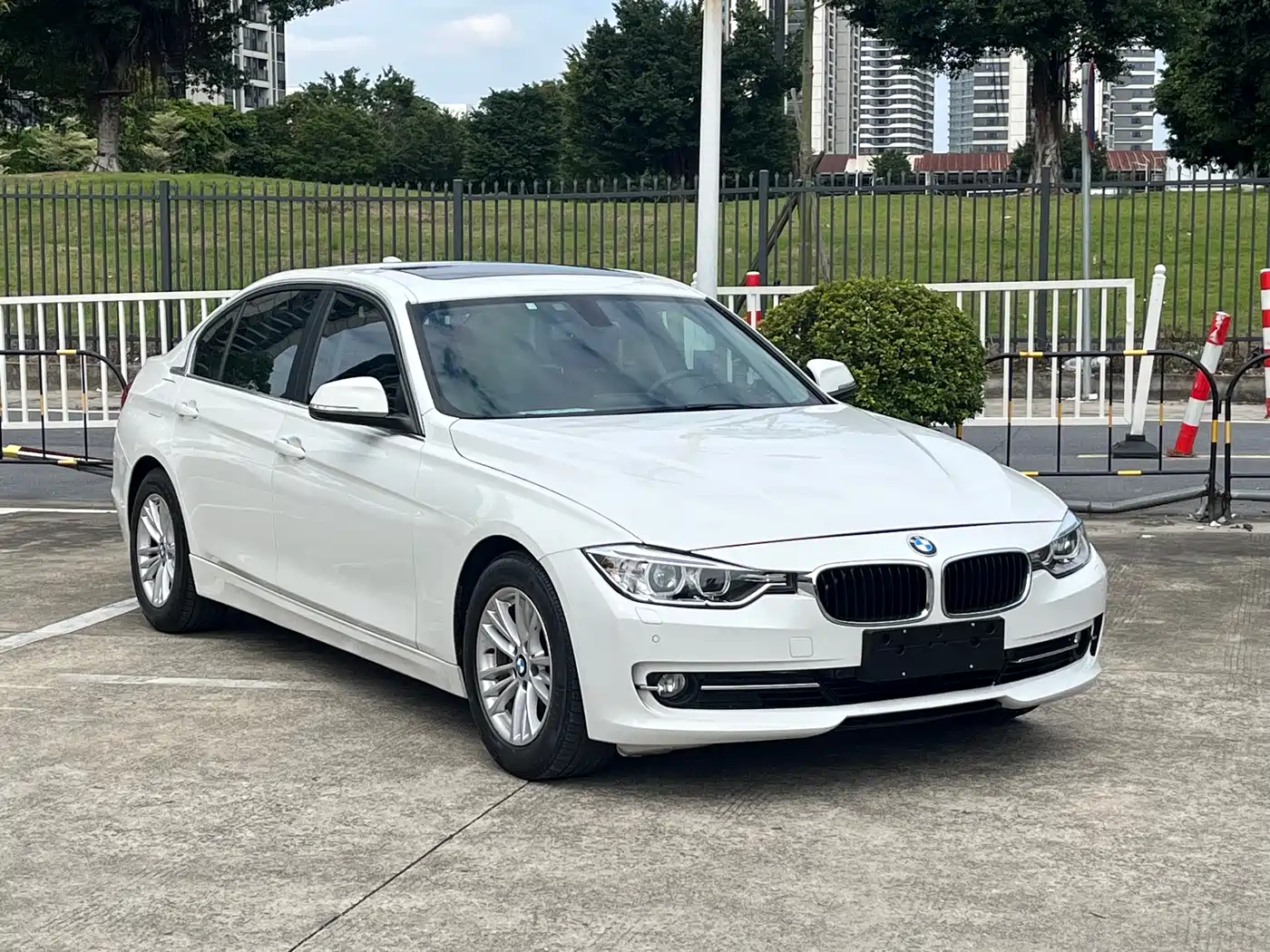 BMW 3 Series 2015 320Li Fashion фото 2