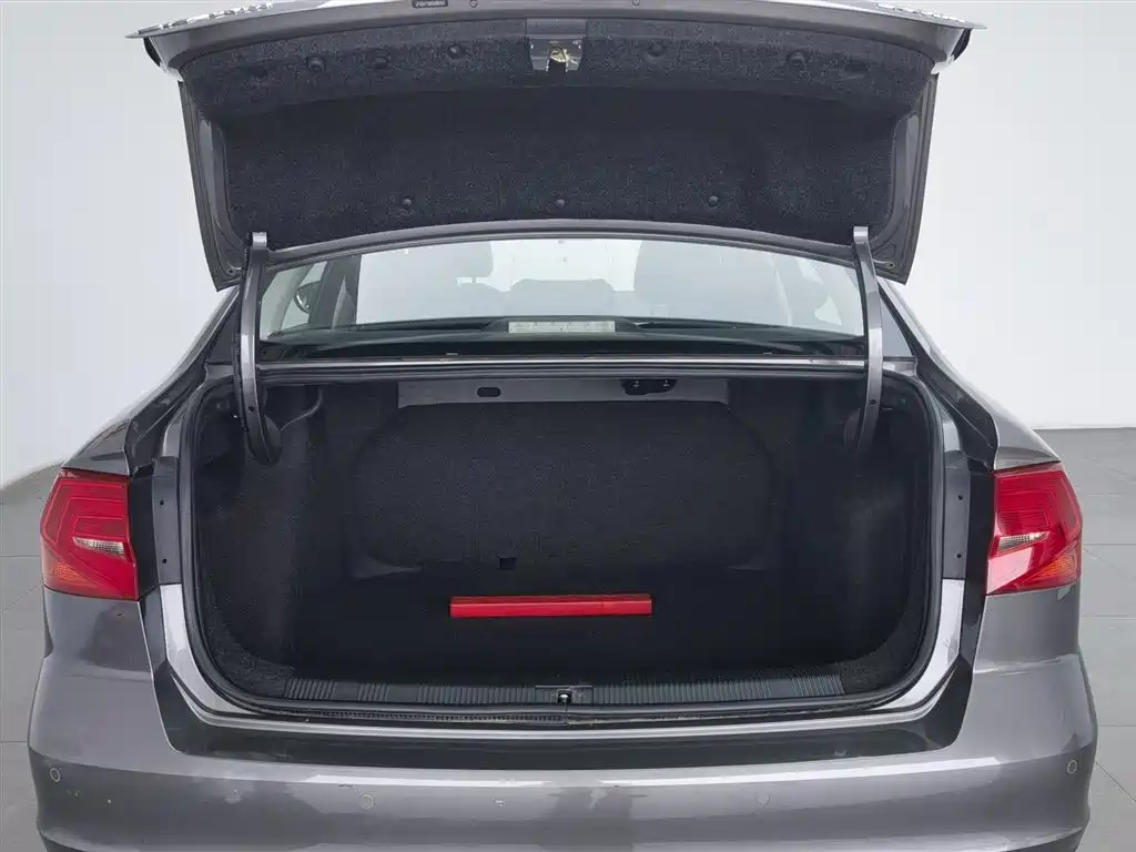 Volkswagen Bora 2016 Model 1.6L Manual Fashion фото 16