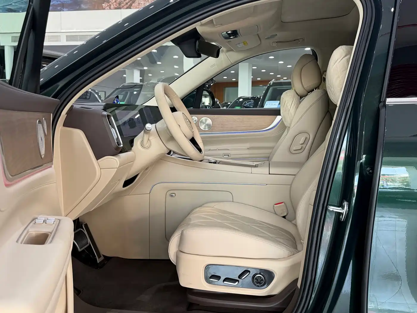 AITO Wenjie AITO M9 2025 Pure Electric Ultra 100kWh 6-Seater фото 9