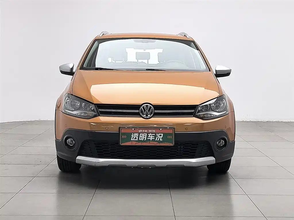 Volkswagen Polo 2014 1.6L Cross Polo Automatic фото 3