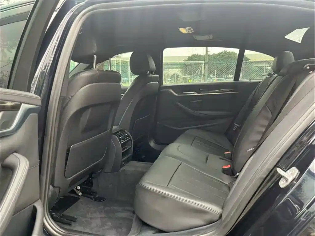 BMW 5 Series 2018 525Li M Sport Package фото 17