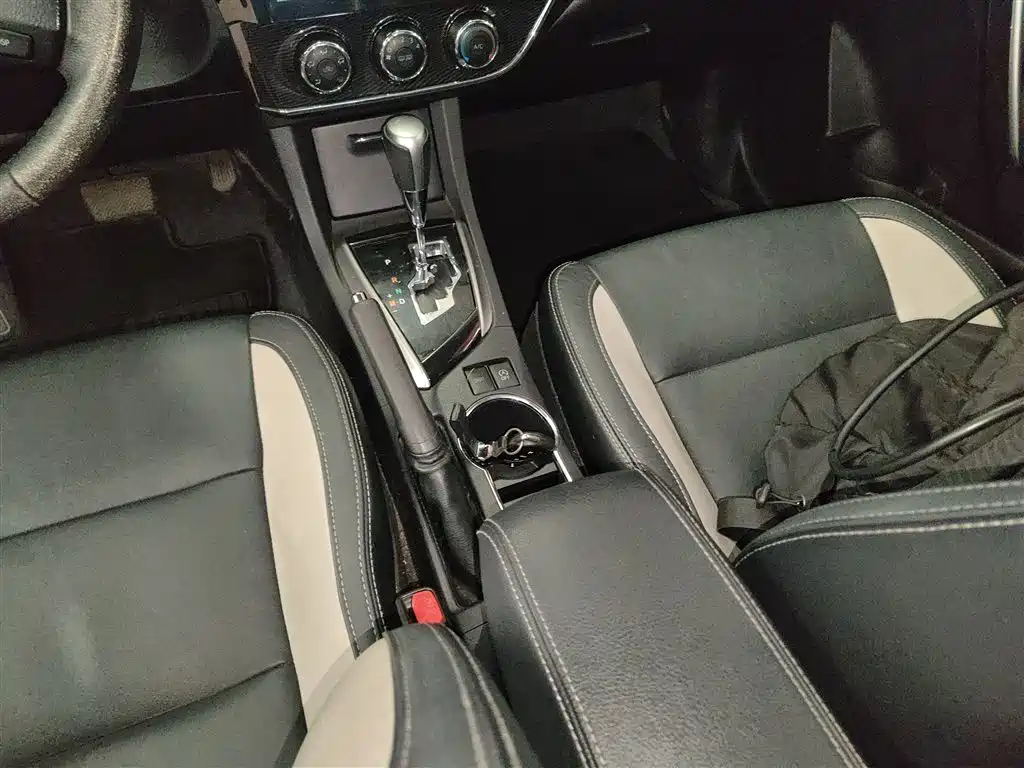 Toyota Corolla 2017 Model 1.2T CVT GL-i Leather Edition фото 14