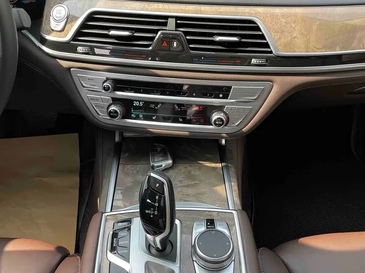 BMW 7 Series 2021 Model 740Li Leading Luxury Package фото 8