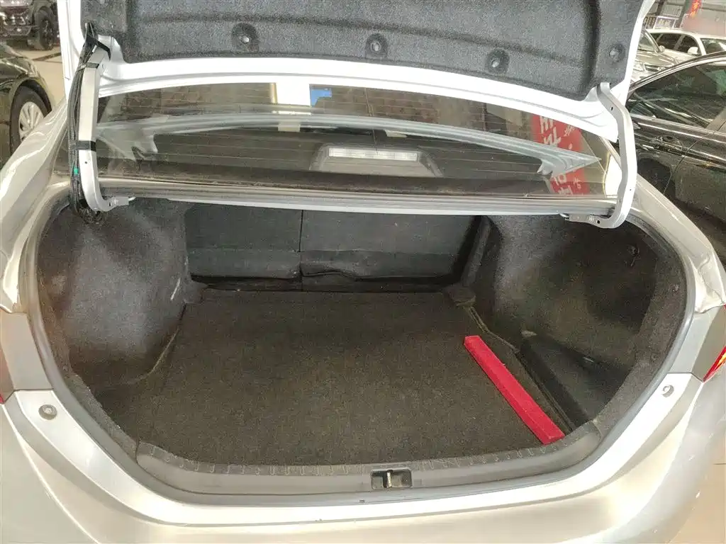 Toyota Corolla 2017 Model 1.2T CVT GL-i Leather Edition фото 19