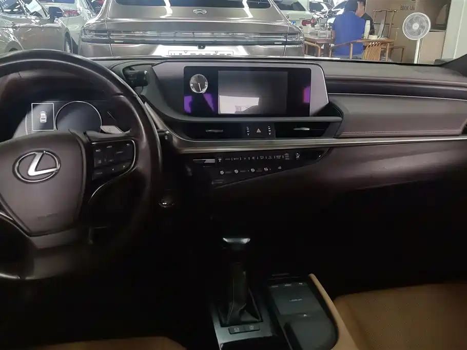 Lexus ES 2020 200 Excellence фото 13