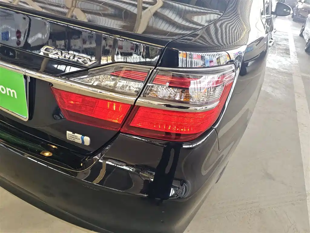 Toyota Camry 2015 Dual Engine 2.5HG Luxury Navigation Edition фото 24