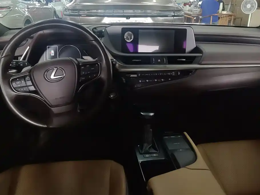 Lexus ES 2020 200 Excellence фото 12