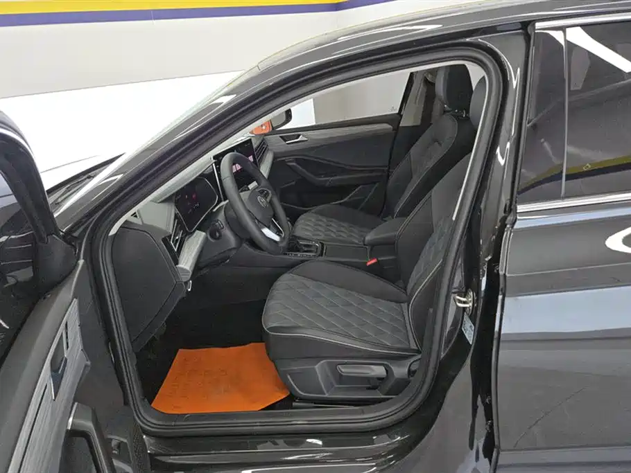 Volkswagen Sagitar 2023 300TSI DSG Surpassing Edition фото 9