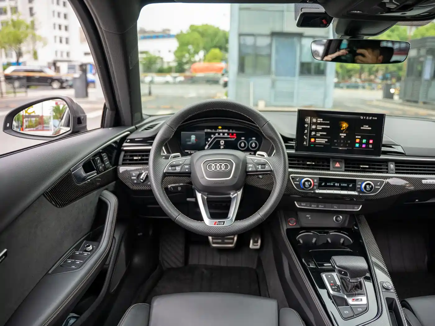 Audi RS 4 2023 Model RS4 Avant Dark Gold Edition фото 18