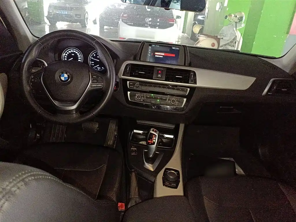 BMW 1 Series (Import) 2018 118i Leading фото 6