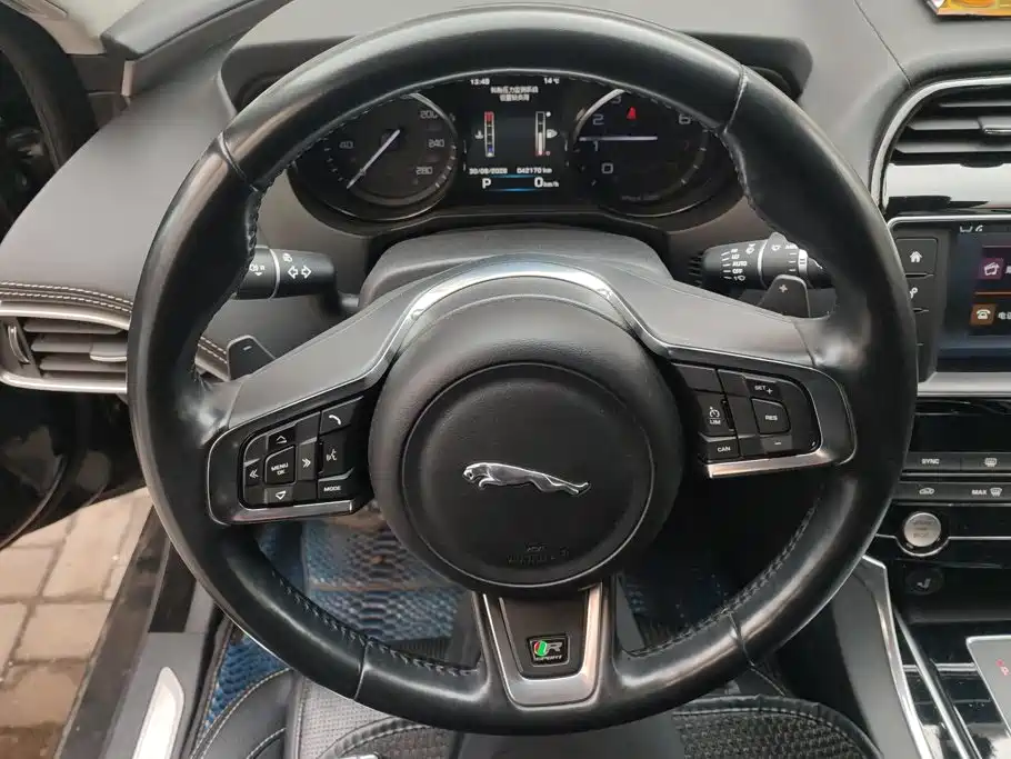 Jaguar XE 2016 2015 2.0T 240PS R-Sport