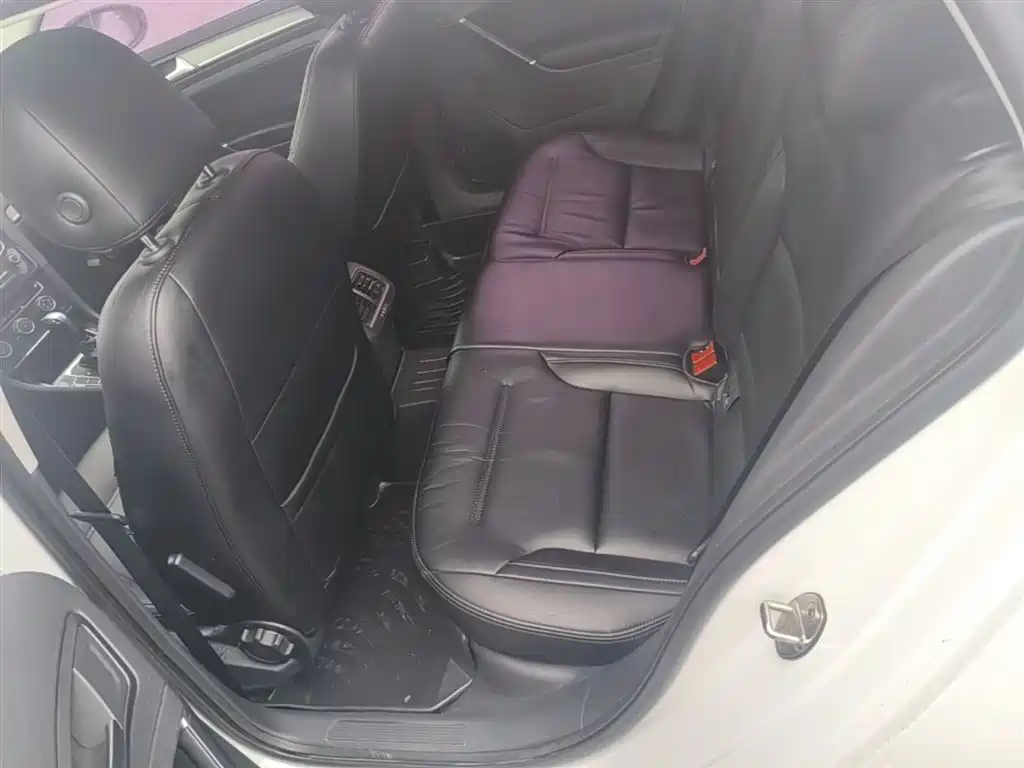 Volkswagen Golf 2016 1.6L Automatic Comfort фото 17
