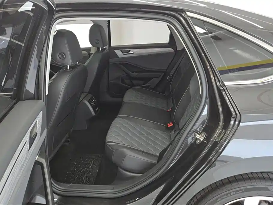 Volkswagen Sagitar 2023 300TSI DSG Surpassing Edition фото 11