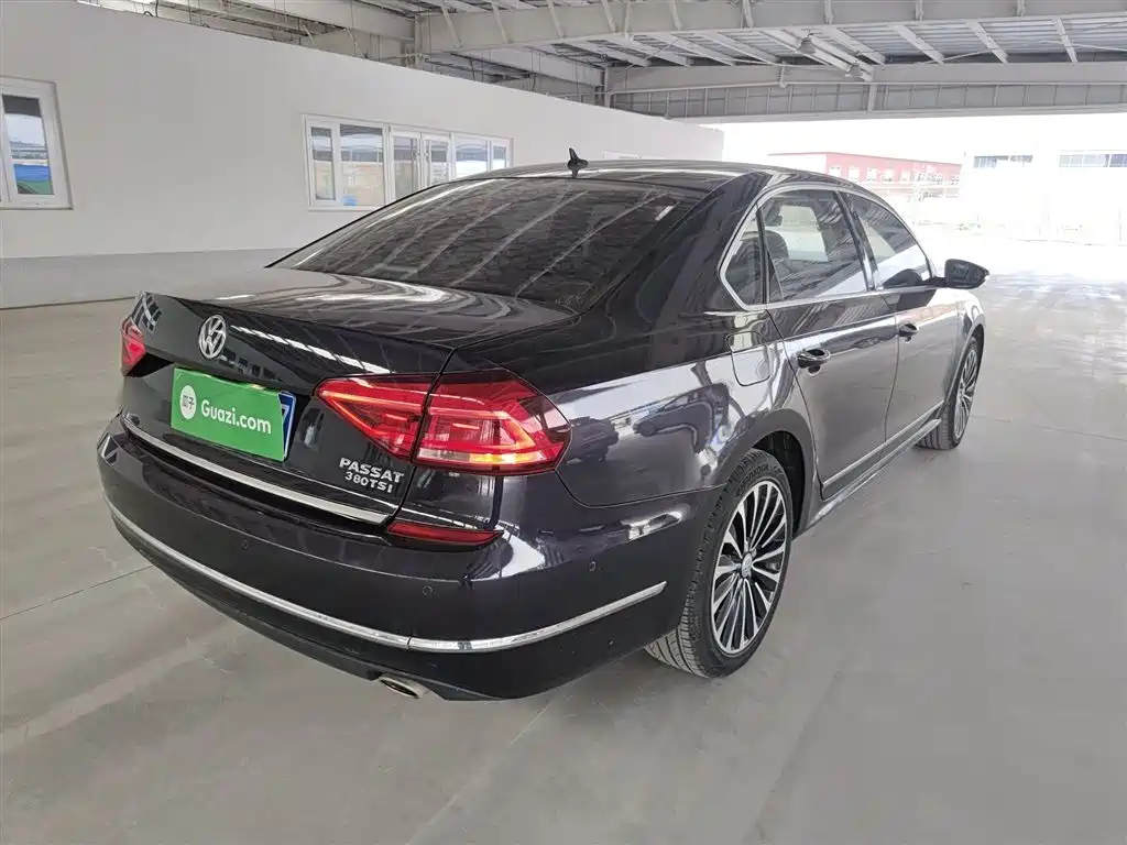 Volkswagen Passat 2016 380TSI DSG Premium Edition фото 5