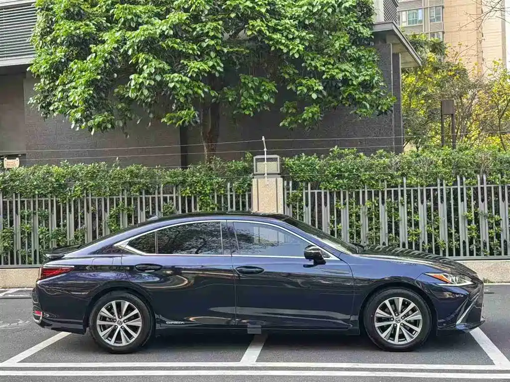 Lexus ES 2018 300h Excellence Edition China V фото 4