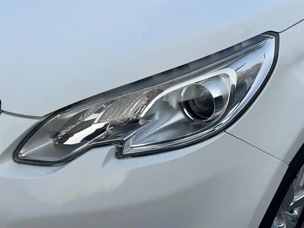 Peugeot 2008 2014 1.6L Automatic Fashion Edition фото 15