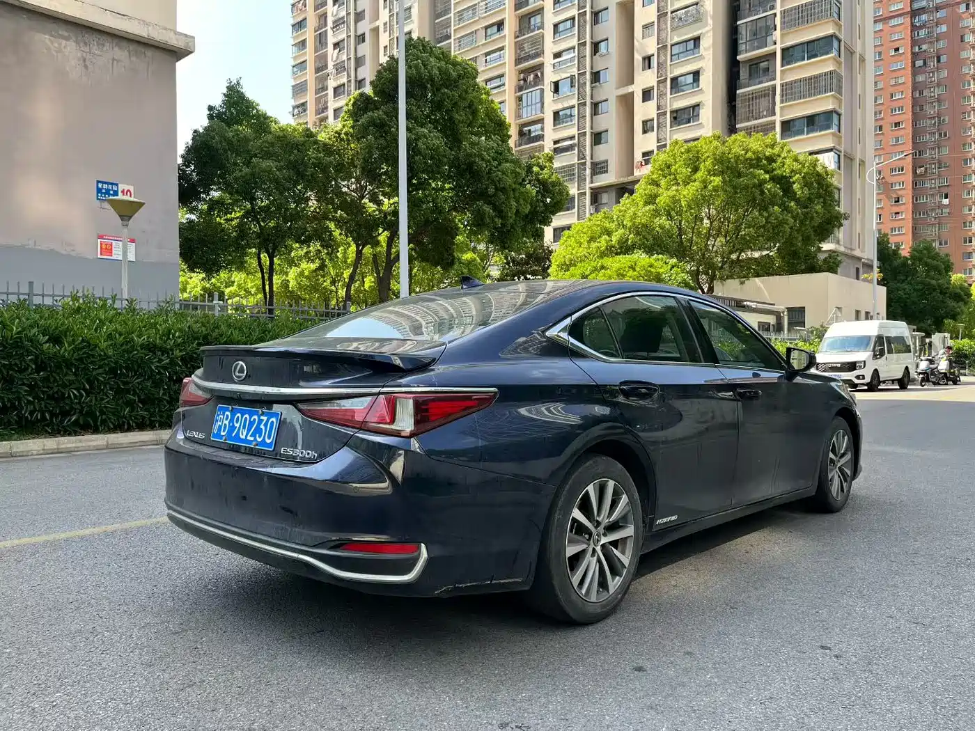 Lexus ES 2018 300h Excellence Edition China V фото 6