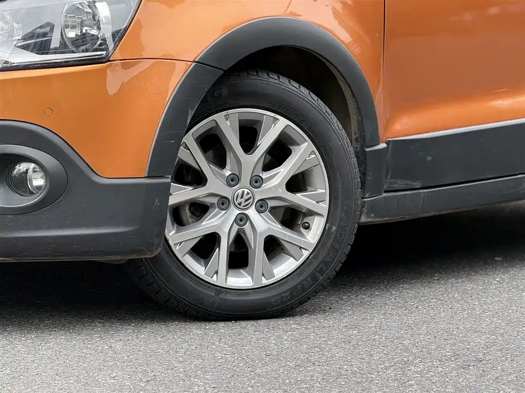 Volkswagen Polo 2016 1.6L Cross Polo Automatic фото 25