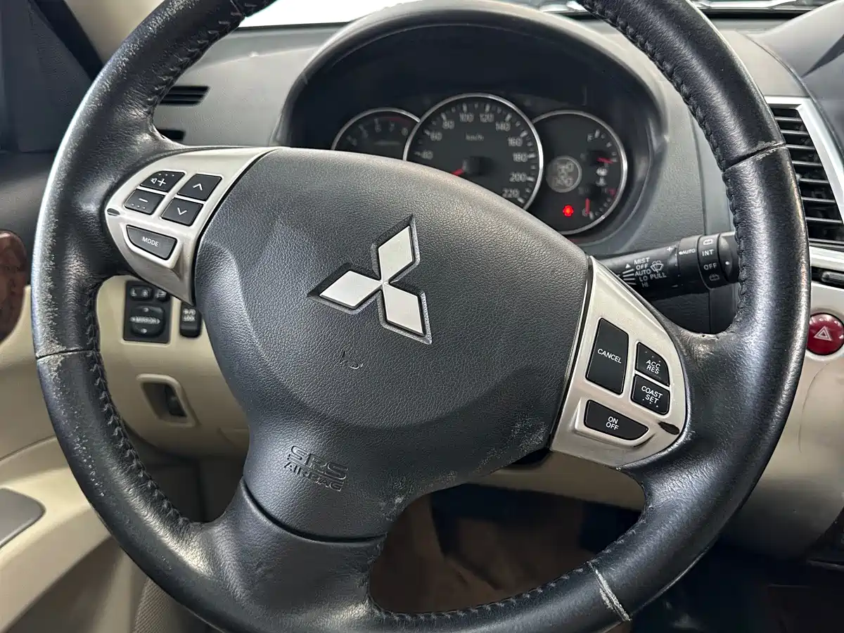 Mitsubishi Pajero Sport 2013 3.0L Automatic 4WD Flagship фото 18