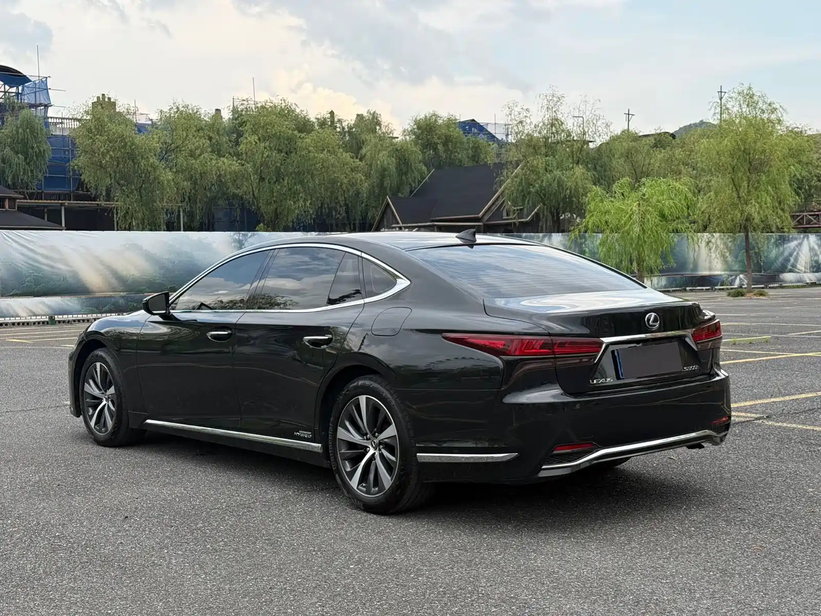 Фото 7 - Lexus LS