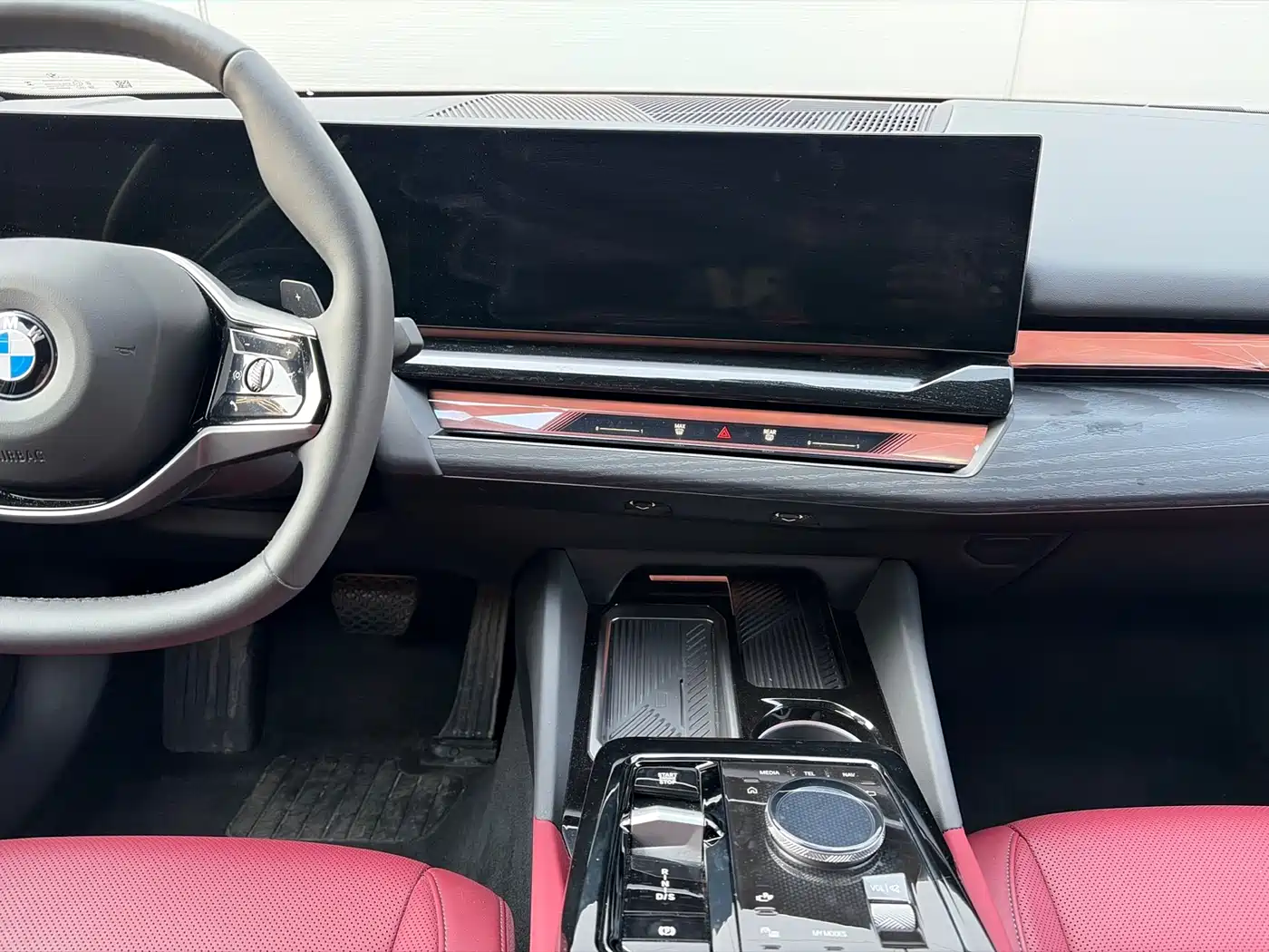 BMW 5 Series 2025 530Li Leading Luxury Package фото 11