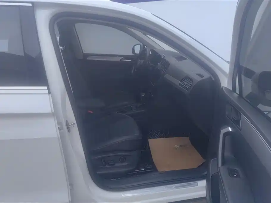 Volkswagen Tiguan L 2021 330TSI Automatic 2WD Smart фото 8