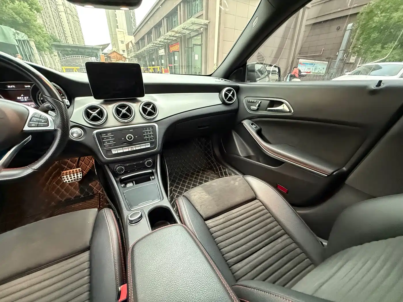 Mercedes-Benz CLA (Import) 2018 CLA 220 4MATIC фото 10