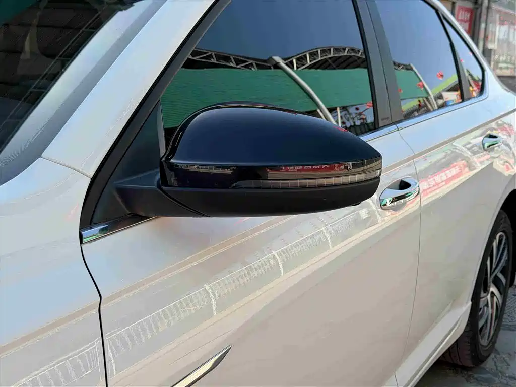 Volkswagen Lavida 2023 300TSI DSG Starlight Full Comfort Edition фото 15