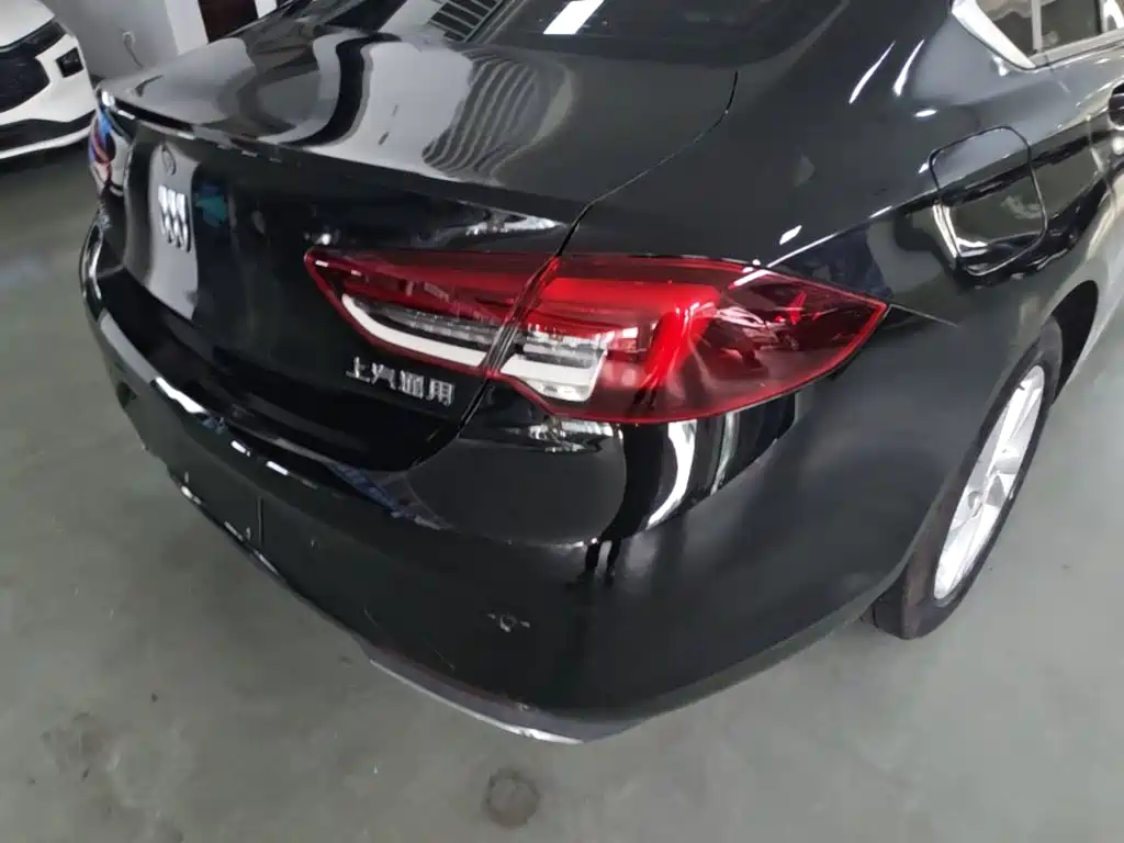 Photo 8 - Buick Regal