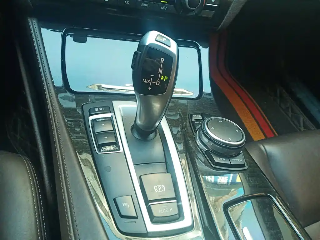 BMW 5 Series 2017 525Li Luxury Design Package фото 14
