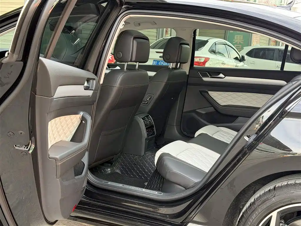 Volkswagen Magotan 2025 Facelift Public Edition 330TSI DSG Luxury фото 8