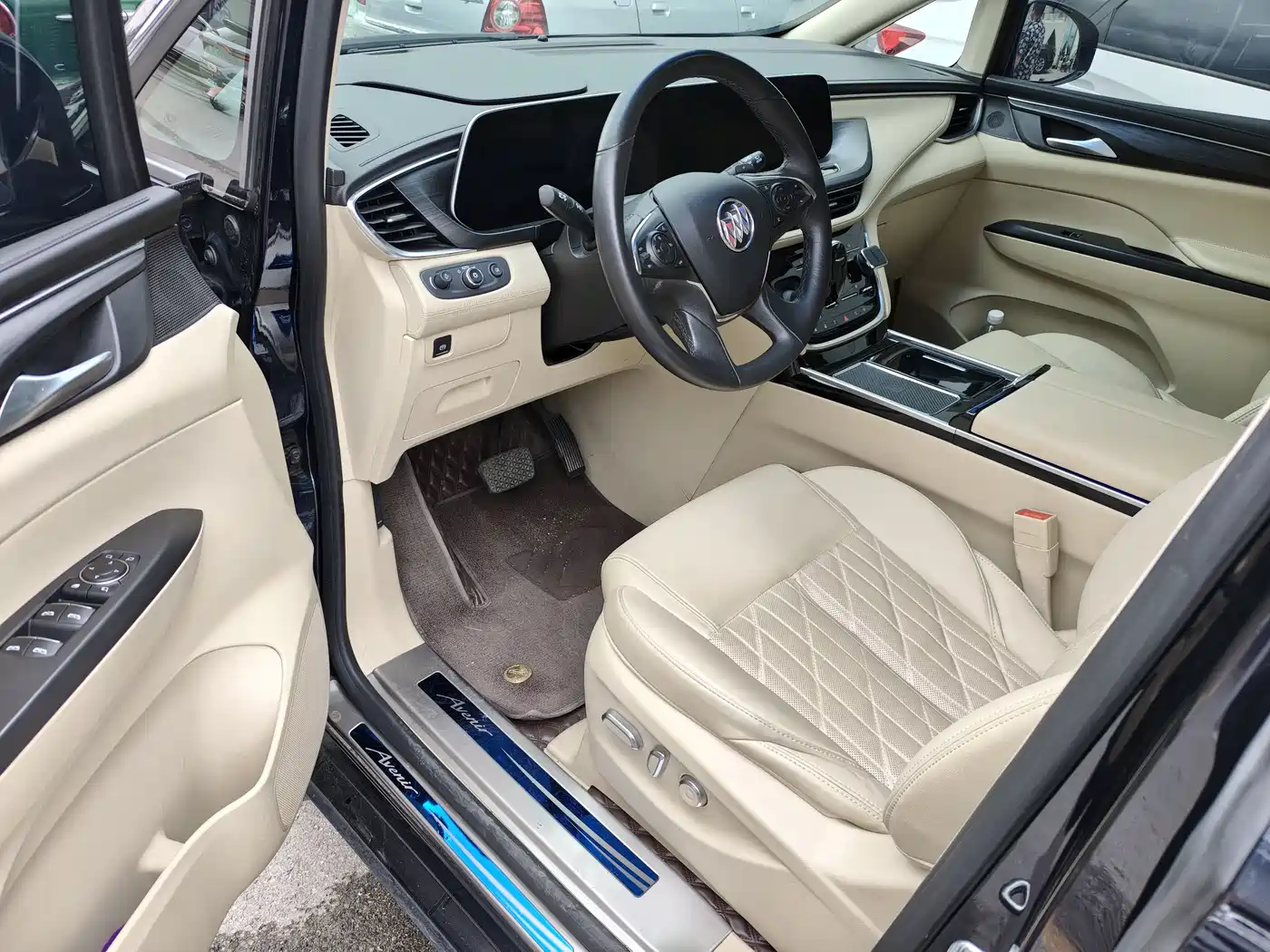Buick GL8 2023 ES Landmaster Luxury фото 3