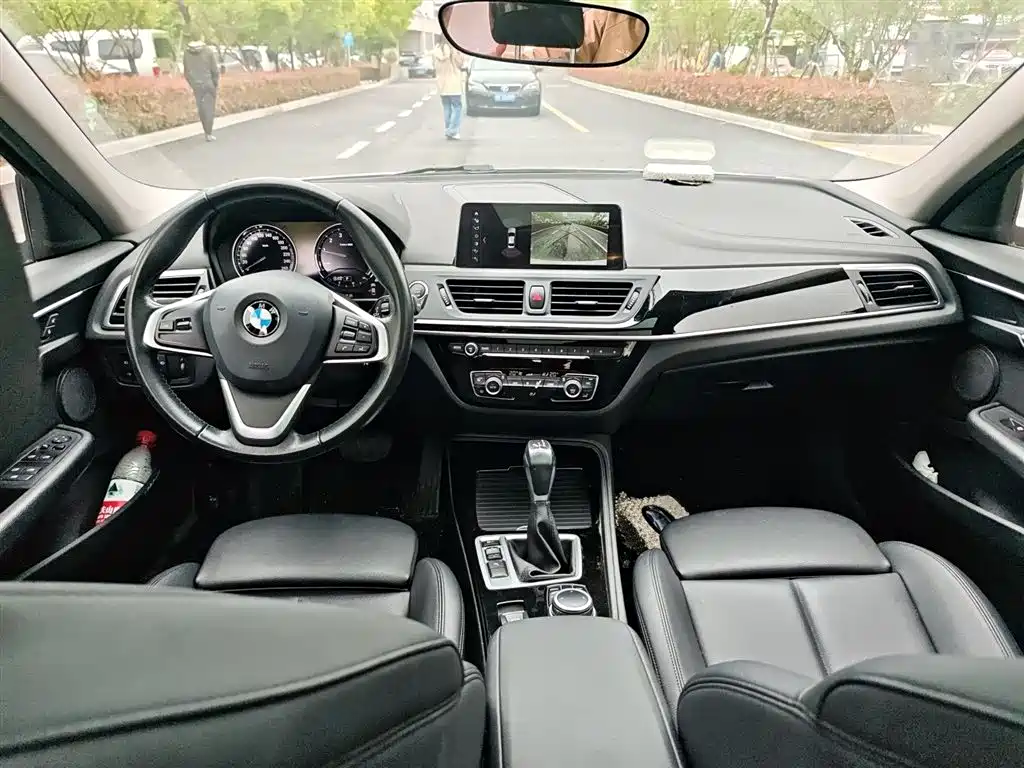 BMW 1 Series 2018 Facelift 118i Design Package фото 6